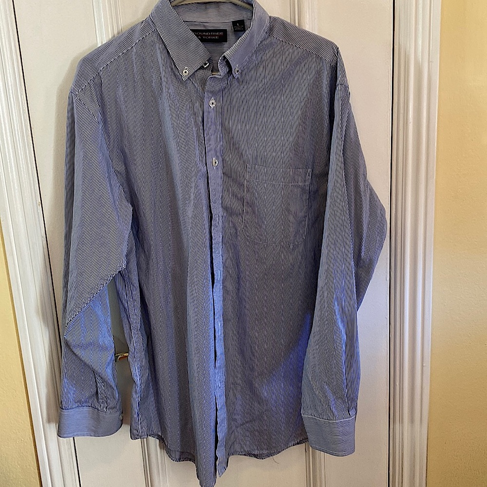 RoundTree &Yorke Men’s Dress Shirt Blue & White Striped